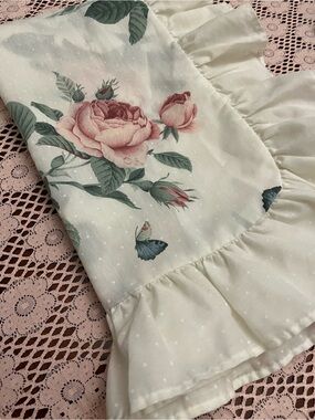 Cream Floral Rose Ruffle Pillowsham with Butterflies